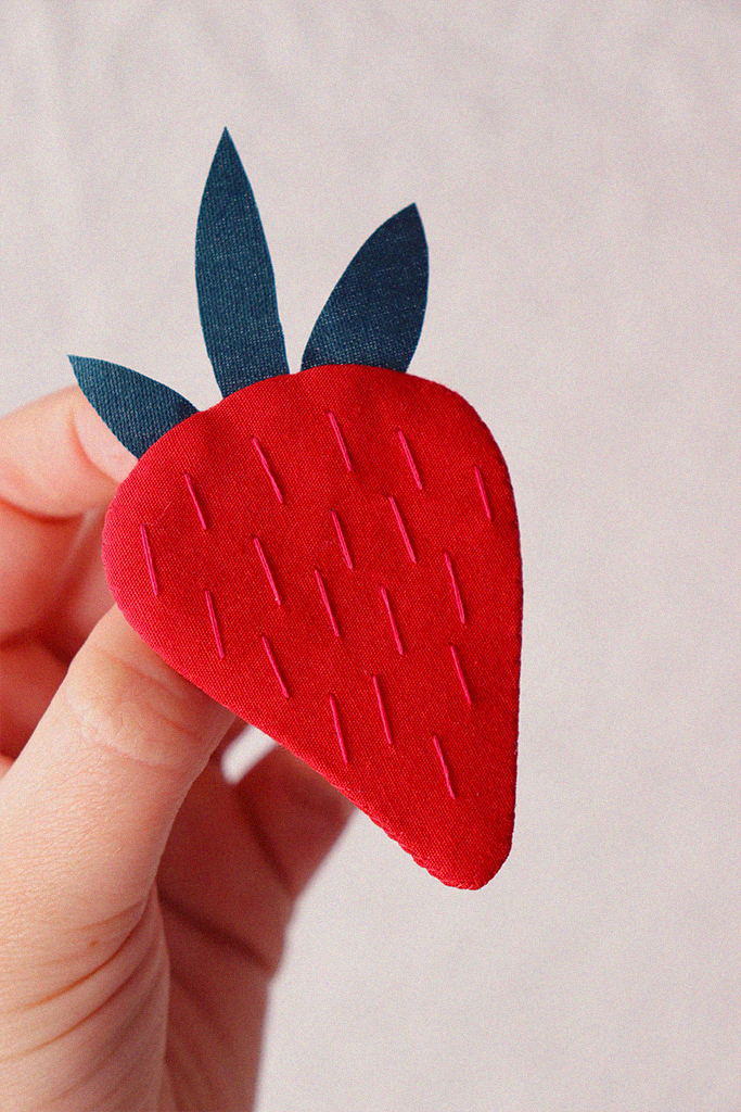 broche-fraise-dame-line5